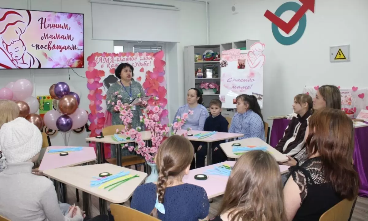 «Незабудка – символ Дня матери в России»